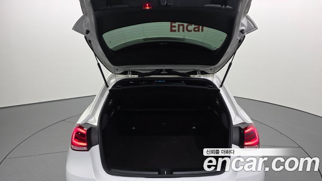 Mercedes-Benz A-Class (W177) A220 Hatchback 2020 — фото 31