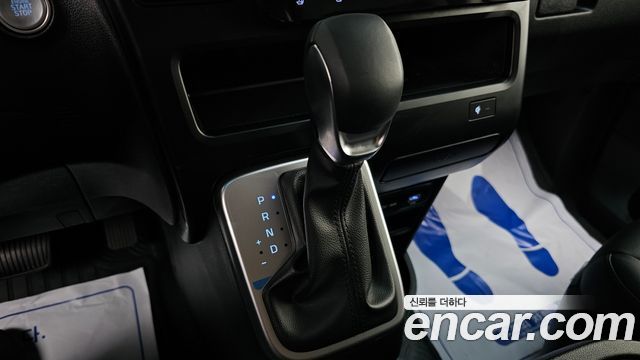 Hyundai Staria HEV 1.6 Cargo 5-Seater Modern 2025 — фото 9