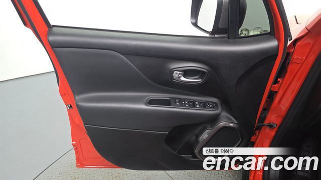Jeep Renegade 2.0 Diesel Limited High AWD 2019 — фото 30