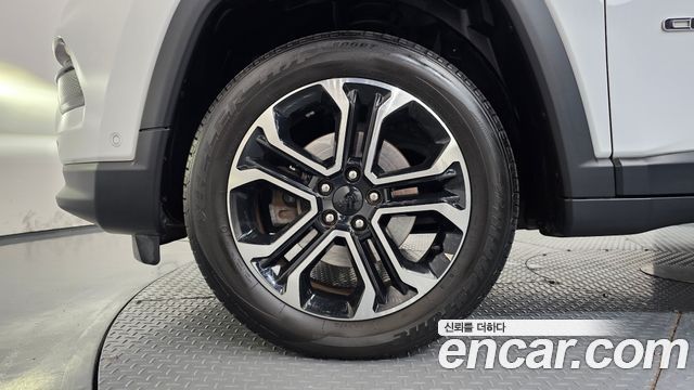 Jeep Compass (II) 2.4 Limitied AWD 2022 — фото 5