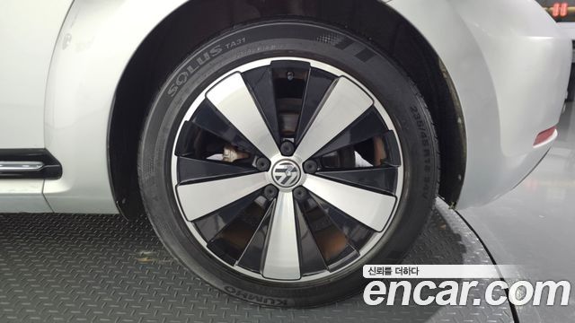 Volkswagen Beetle 2.0 TDI Premium 3rd 2016 — фото 21