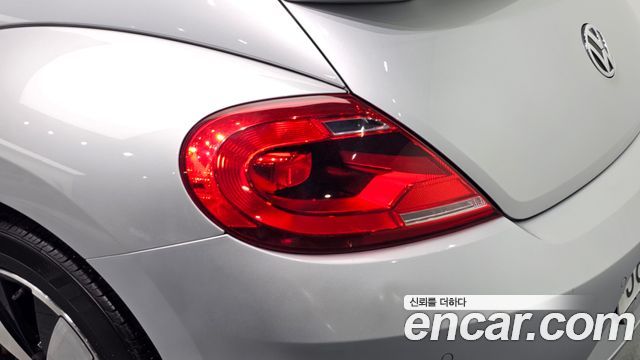 Volkswagen Beetle 2.0 TDI Premium 3rd 2016 — фото 23