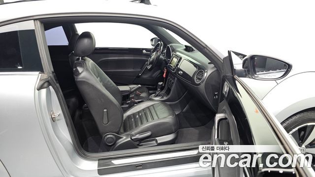 Volkswagen Beetle 2.0 TDI Premium 3rd 2016 — фото 26