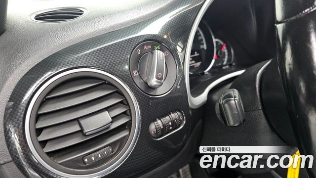 Volkswagen Beetle 2.0 TDI Premium 3rd 2016 — фото 27