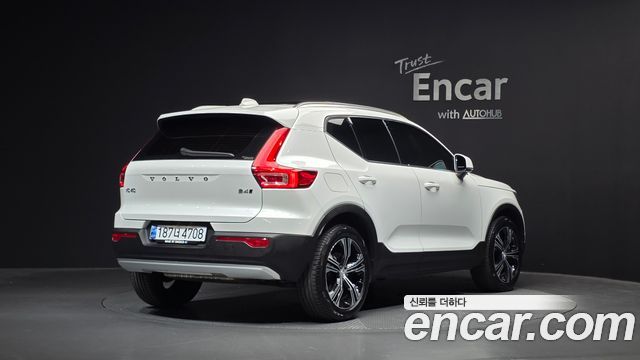 Volvo XC40 B4 Inscription 2021 — фото 2