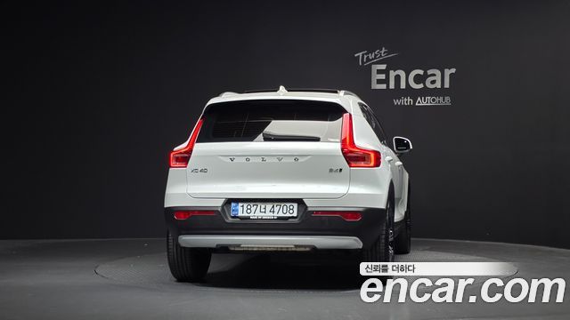 Volvo XC40 B4 Inscription 2021 — фото 4