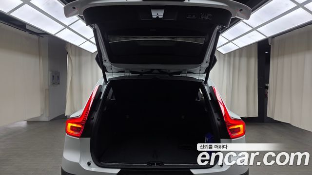 Volvo XC40 B4 Inscription 2021 — фото 18
