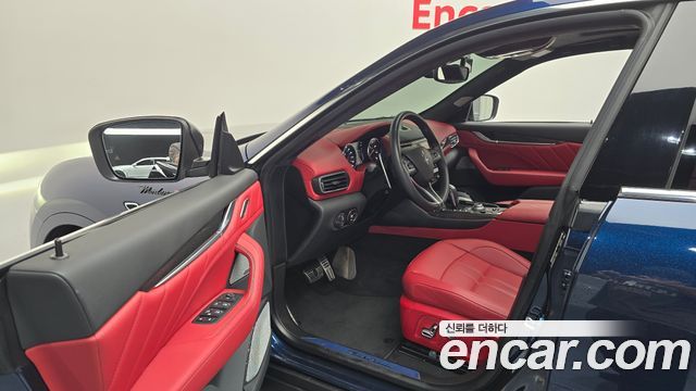 Maserati Levante 3.0 S AWD Modena 2023 — фото 10