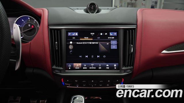 Maserati Levante 3.0 S AWD Modena 2023 — фото 16