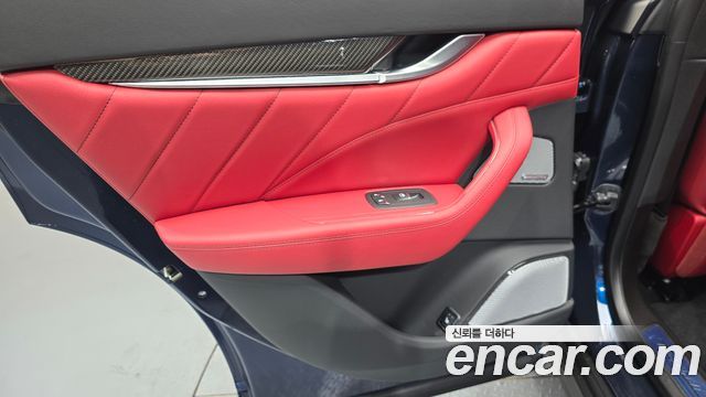 Maserati Levante 3.0 S AWD Modena 2023 — фото 31
