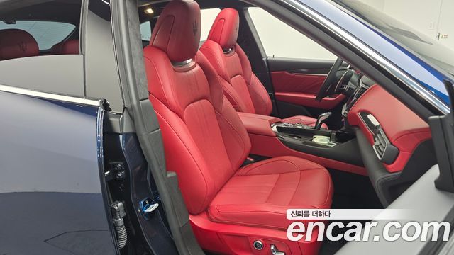 Maserati Levante 3.0 S AWD Modena 2023 — фото 32