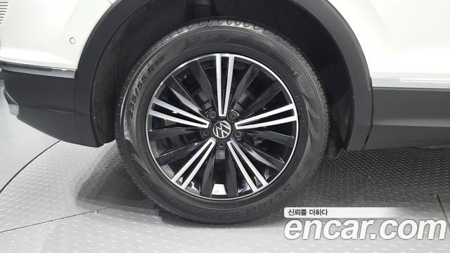 Volkswagen Tiguan (II) 2.0 TDI Premium 2021 — фото 5