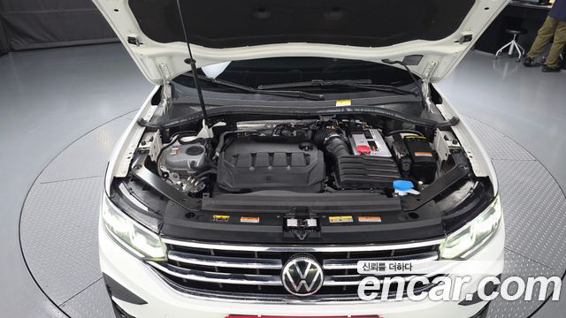 Volkswagen Tiguan (II) 2.0 TDI Premium 2021 — фото 6