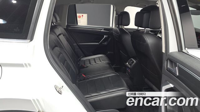 Volkswagen Tiguan (II) 2.0 TDI Premium 2021 — фото 12