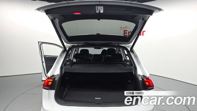 Volkswagen Tiguan (II) 2.0 TDI Premium 2021 — фото 20