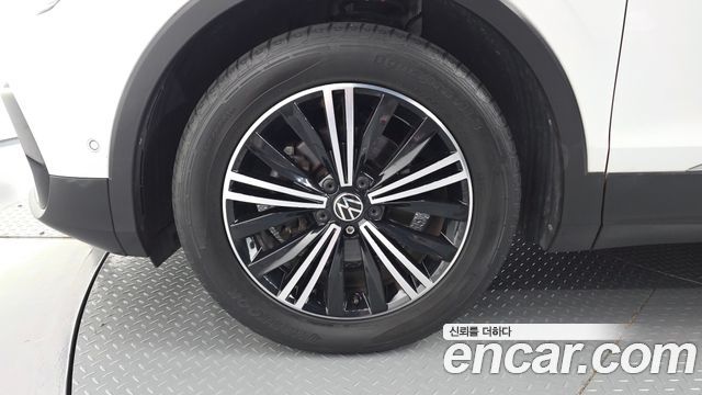 Volkswagen Tiguan (II) 2.0 TDI Premium 2021 — фото 21