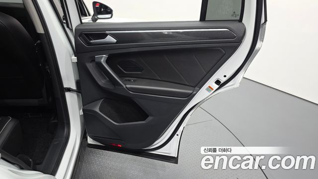 Volkswagen Tiguan (II) 2.0 TDI Premium 2021 — фото 25