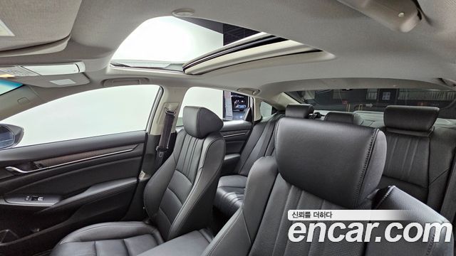 Honda Accord (X) 2.0 Hybrid Touring 2020 — фото 18