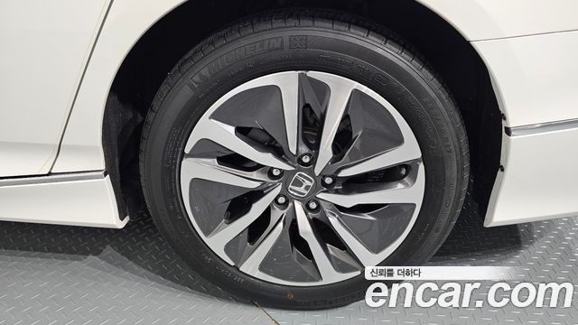 Honda Accord (X) 2.0 Hybrid Touring 2020 — фото 21