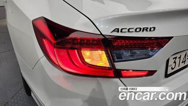 Honda Accord (X) 2.0 Hybrid Touring 2020 — фото 23