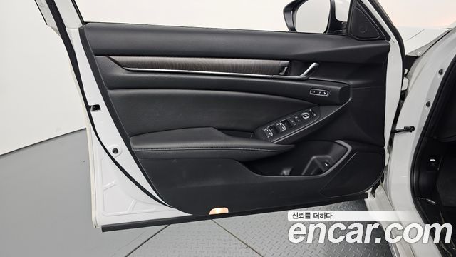 Honda Accord (X) 2.0 Hybrid Touring 2020 — фото 24