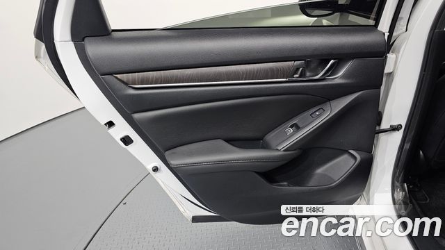 Honda Accord (X) 2.0 Hybrid Touring 2020 — фото 25