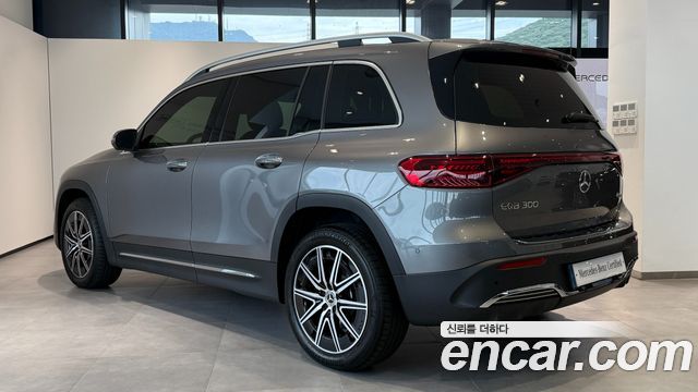 Mercedes-Benz EQB (X243) EQB300 4MATIC AMG Line 2026 — фото 3