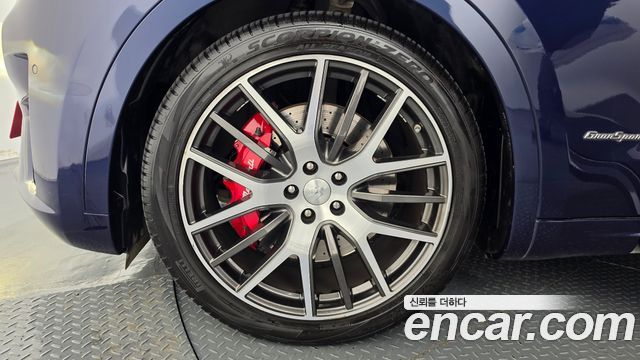 Maserati Levante 3.0 AWD GranSport 2019 — фото 5