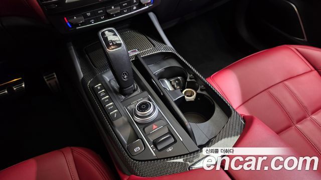 Maserati Levante 3.0 AWD GranSport 2019 — фото 9
