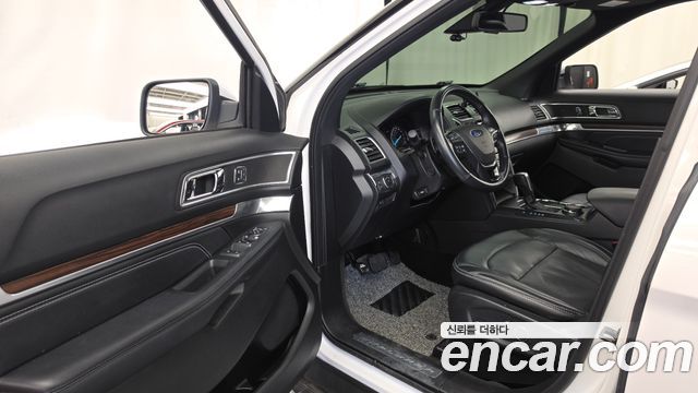 Ford Explorer 3.5 Limited 4WD 5th 2017 — фото 10