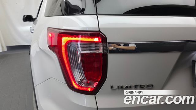 Ford Explorer 3.5 Limited 4WD 5th 2017 — фото 23