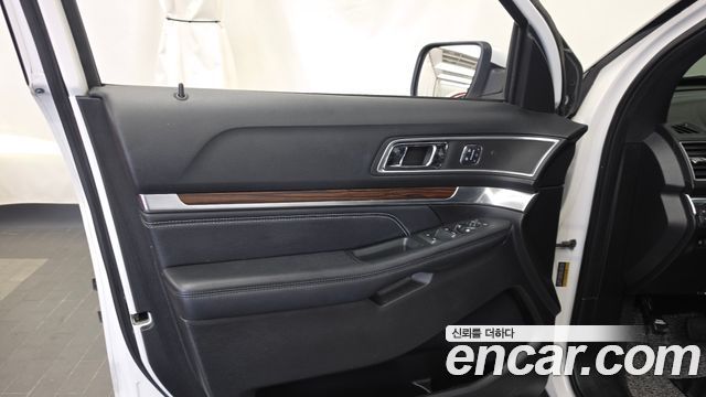 Ford Explorer 3.5 Limited 4WD 5th 2017 — фото 24