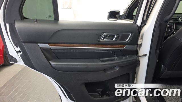 Ford Explorer 3.5 Limited 4WD 5th 2017 — фото 25