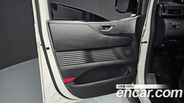 Hyundai Staria Cargo 3-Seater Modern 2023 — фото 30