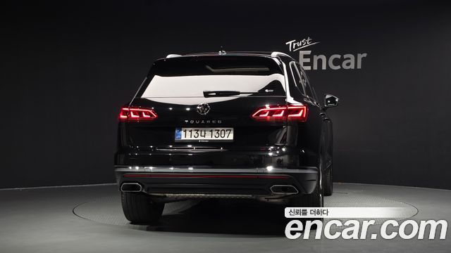 Volkswagen Touareg (III) 3.0 TDI Prestige 2023 — фото 4