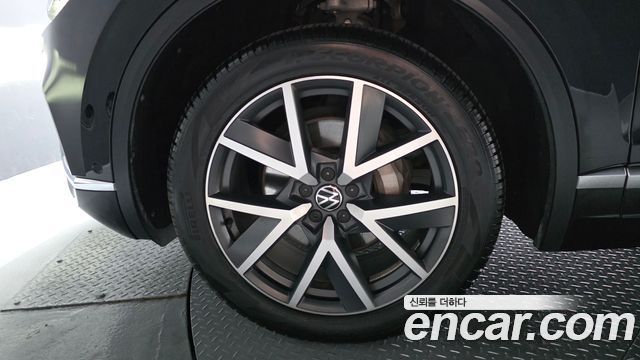 Volkswagen Touareg (III) 3.0 TDI Prestige 2023 — фото 5