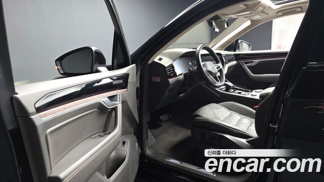Volkswagen Touareg (III) 3.0 TDI Prestige 2023 — фото 10