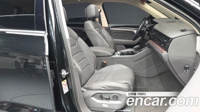 Volkswagen Touareg (III) 3.0 TDI Prestige 2023 — фото 11