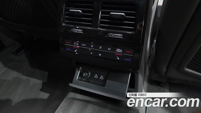 Volkswagen Touareg (III) 3.0 TDI Prestige 2023 — фото 19