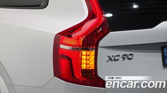 Volvo XC90 (II) T8 R-Design Hybrid 2021 — фото 23
