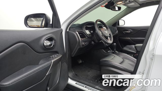 Jeep Cherokee (KL) 2.4 Limited AWD 2022 — фото 10
