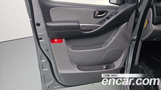 Hyundai Grand Starex Van 5-Seater Modern 2020 — фото 24