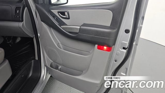 Hyundai Grand Starex Van 5-Seater Modern 2020 — фото 25