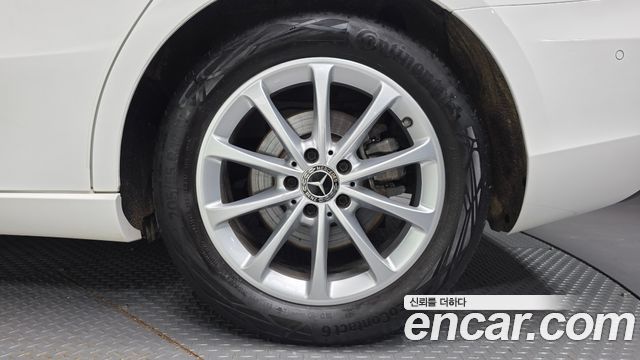 Mercedes-Benz A-Class (W177) A220 Sedan 2020 — фото 5