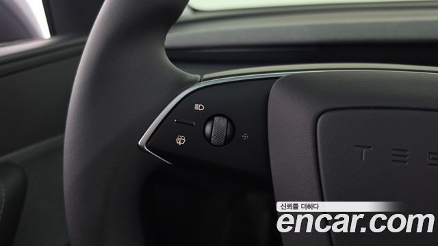 Tesla Model Y RWD 2025 — фото 17