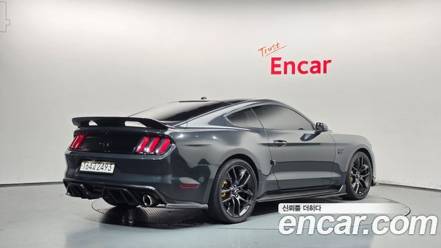 Ford Mustang GT Coupe 2017 — фото 2