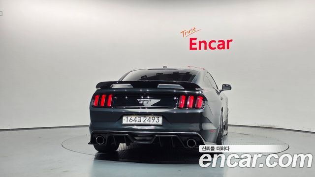 Ford Mustang GT Coupe 2017 — фото 4