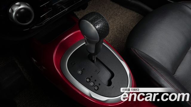 Nissan Juke 1.6 SV F15 2015 — фото 9