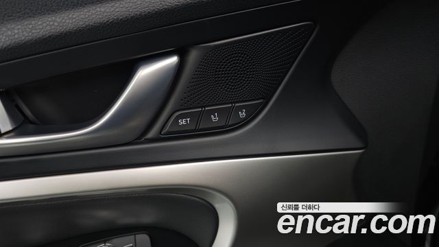 Genesis G70 Shooting Brake Gasoline 2.0T 4WD 2023 — фото 28