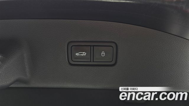 Genesis G70 Shooting Brake Gasoline 2.0T 4WD 2023 — фото 32